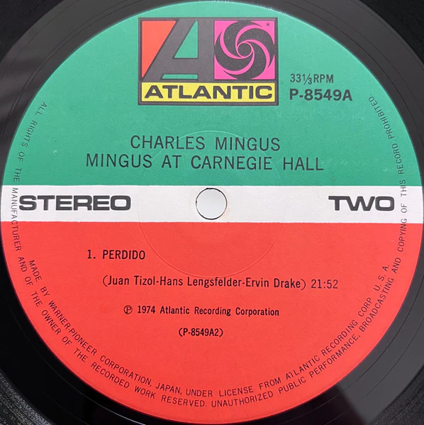 Charles Mingus, Charles Mingus – Mingus At Carnegie Hall = ミンガス・アット・カーネギー・ホール (E/VG+) – LP, JP 1974, No OBI - Image 4