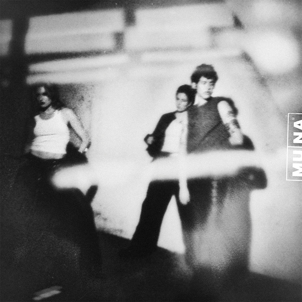 Muna – Dancing On The Wall