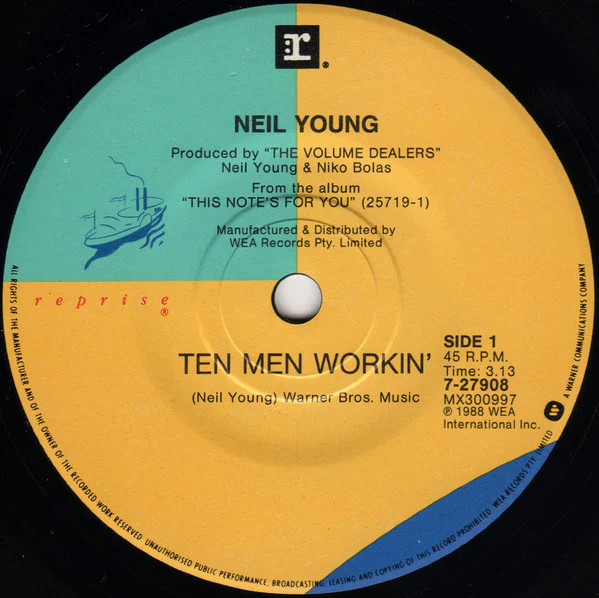Neil Young, The Bluenotes – Ten Men Workin' (VG+/VG+) – 7", AU 1988 - Image 3