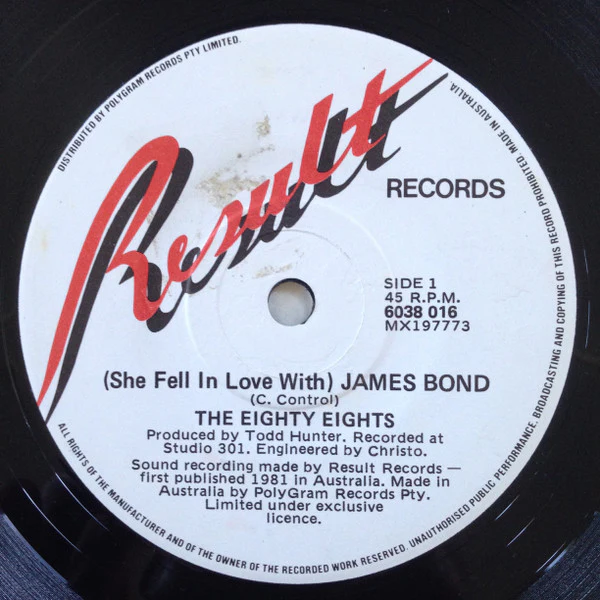 The Eighty Eights – ( She Fell In Love With ) James Bond (VG+/VG+) – 7", AU 1981 - Image 3